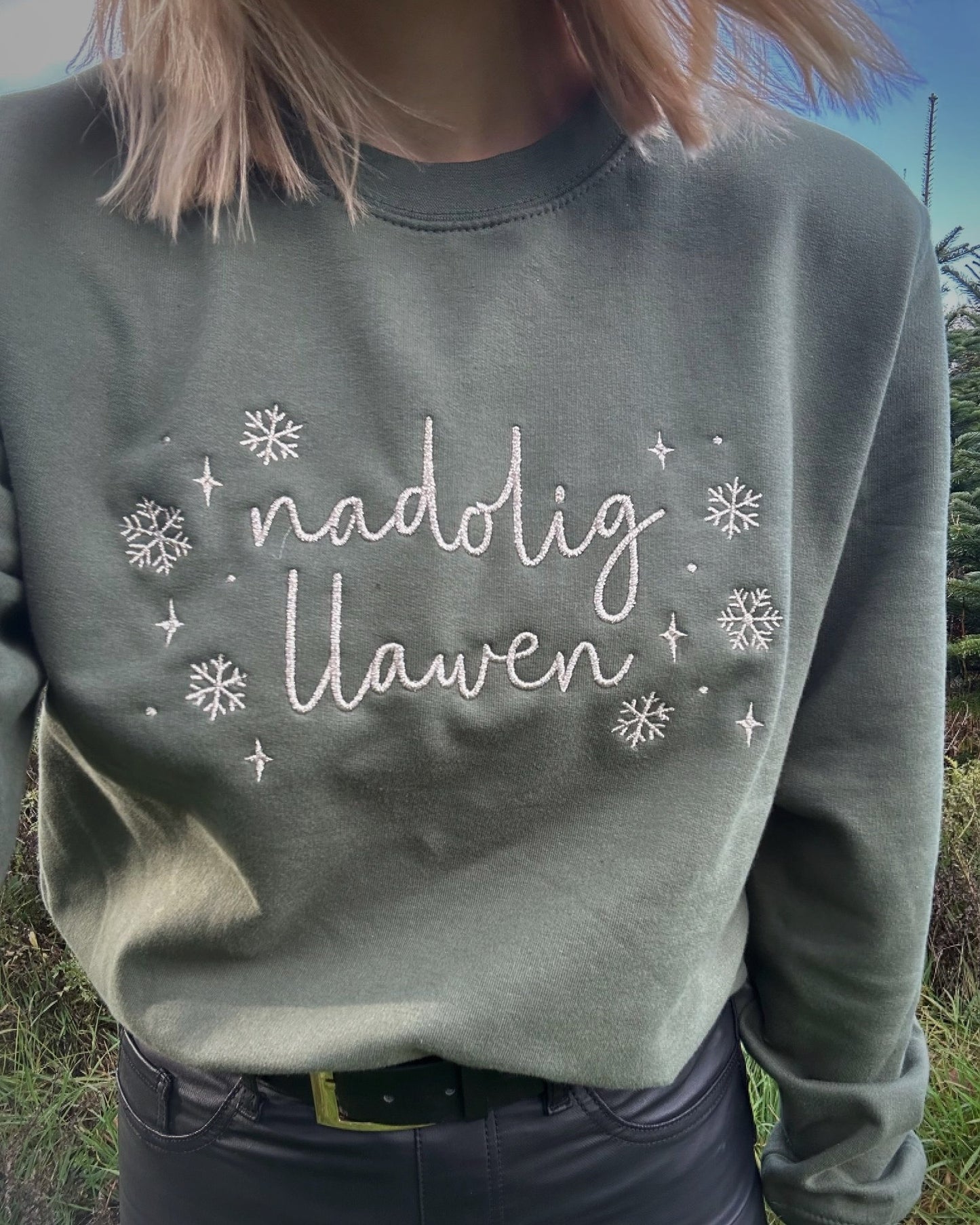 Siwmper 'Nadolig Llawen' Plu Eira (OEDOLYN)