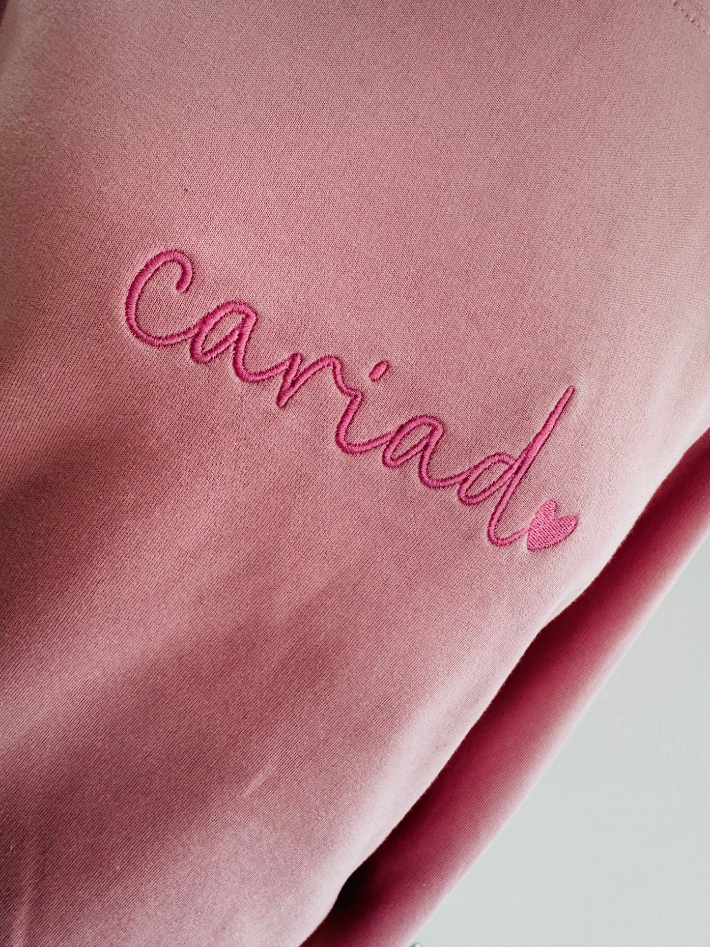Siwmper ‘CARIAD'