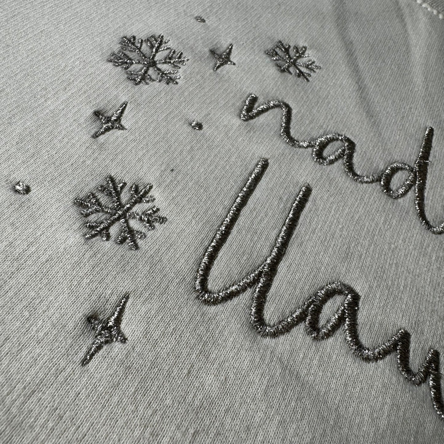 Siwmper 'Nadolig Llawen' Plu Eira (OEDOLYN)