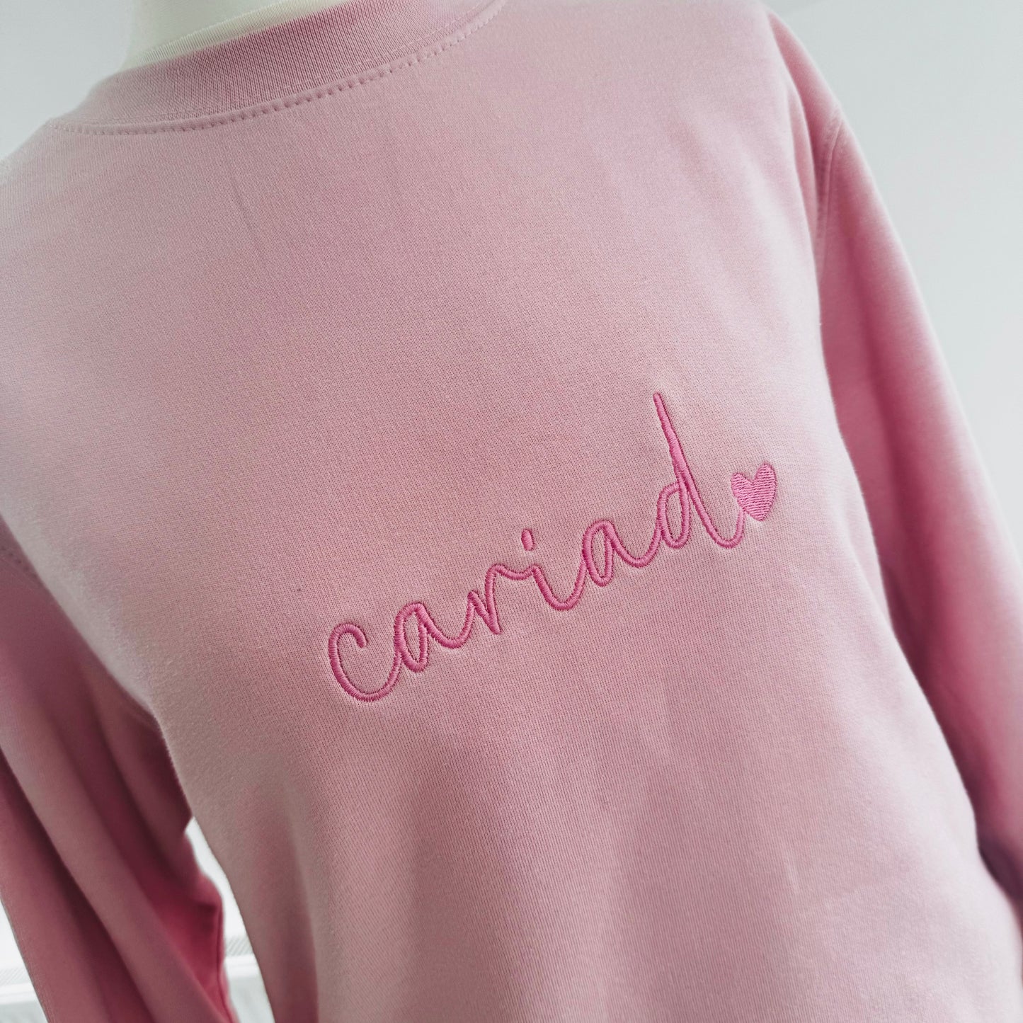 Siwmper ‘CARIAD'