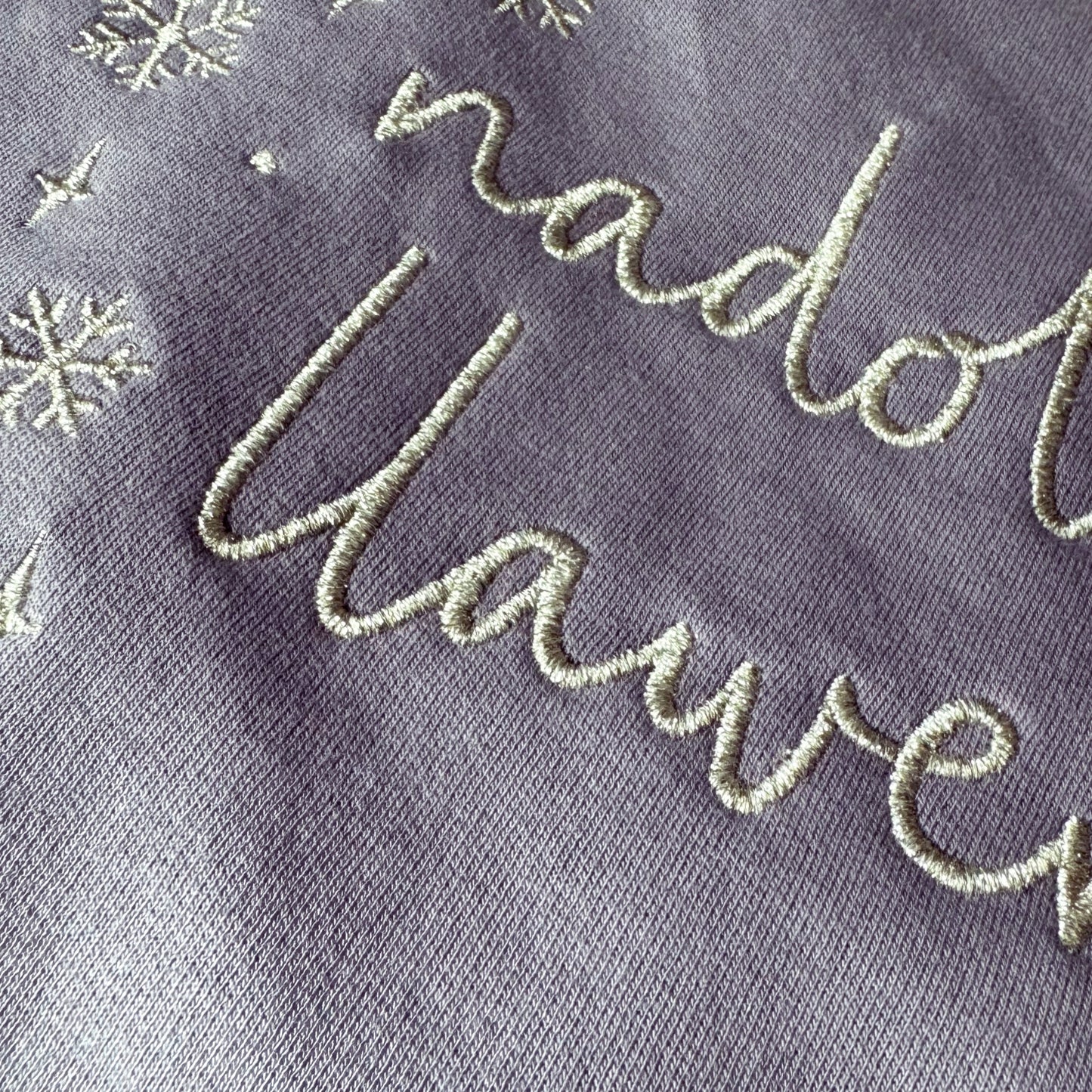 Siwmper 'Nadolig Llawen' Plu Eira (OEDOLYN)