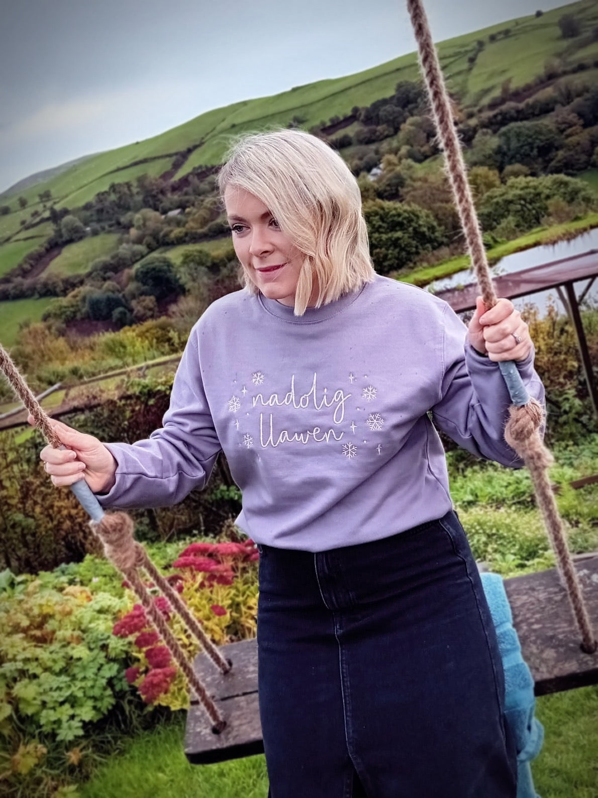 Siwmper 'Nadolig Llawen' Plu Eira (OEDOLYN)
