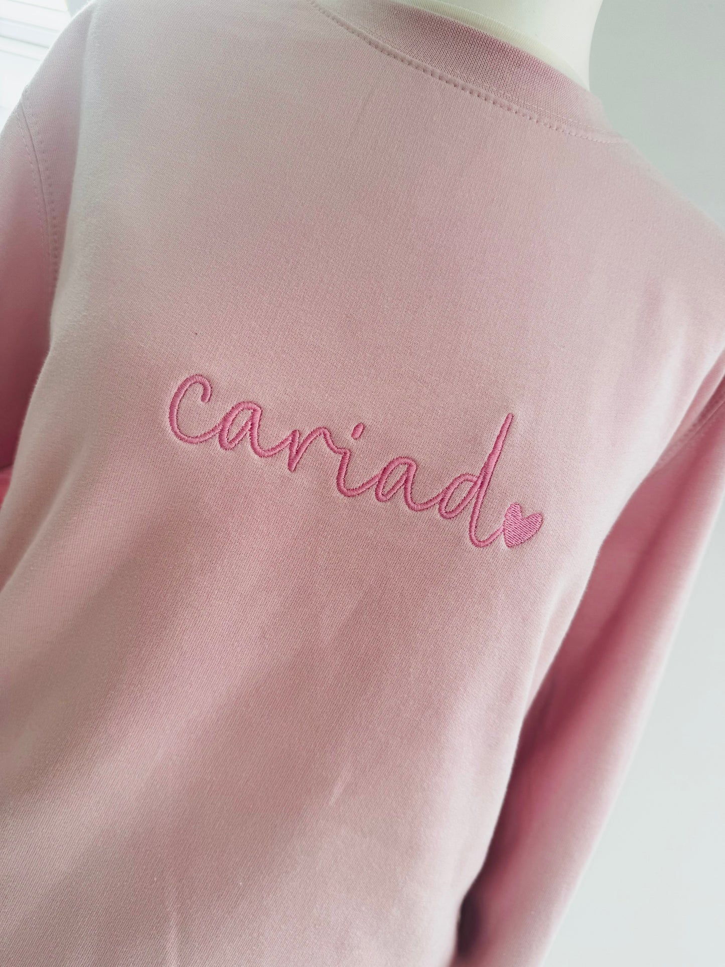 Siwmper ‘CARIAD'